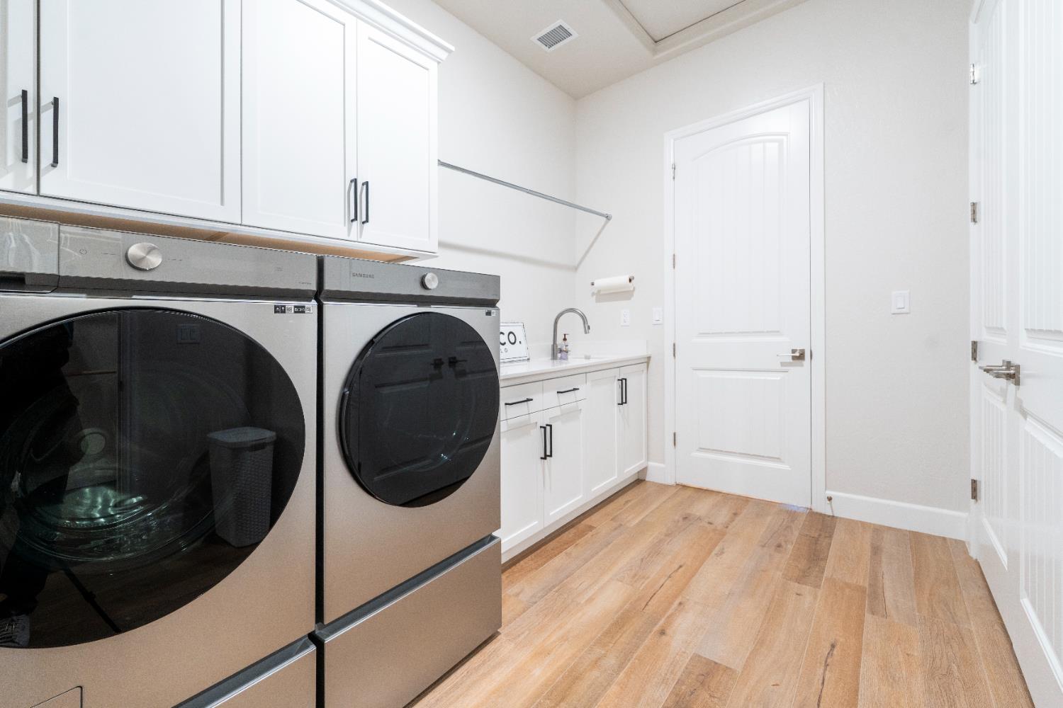 1731 N Hanson Ave, Clovis, CA 93619