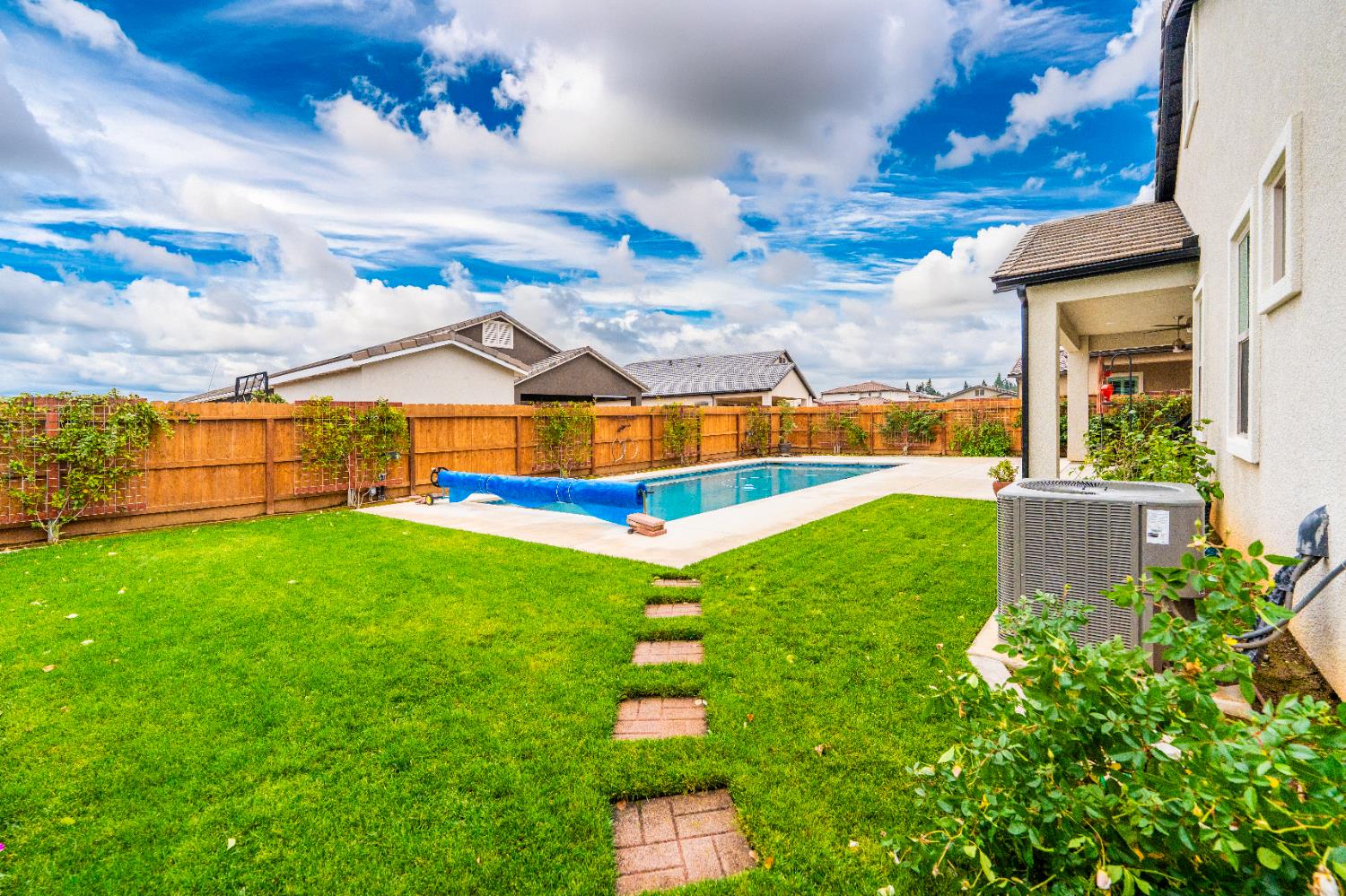 1731 N Hanson Ave, Clovis, CA 93619