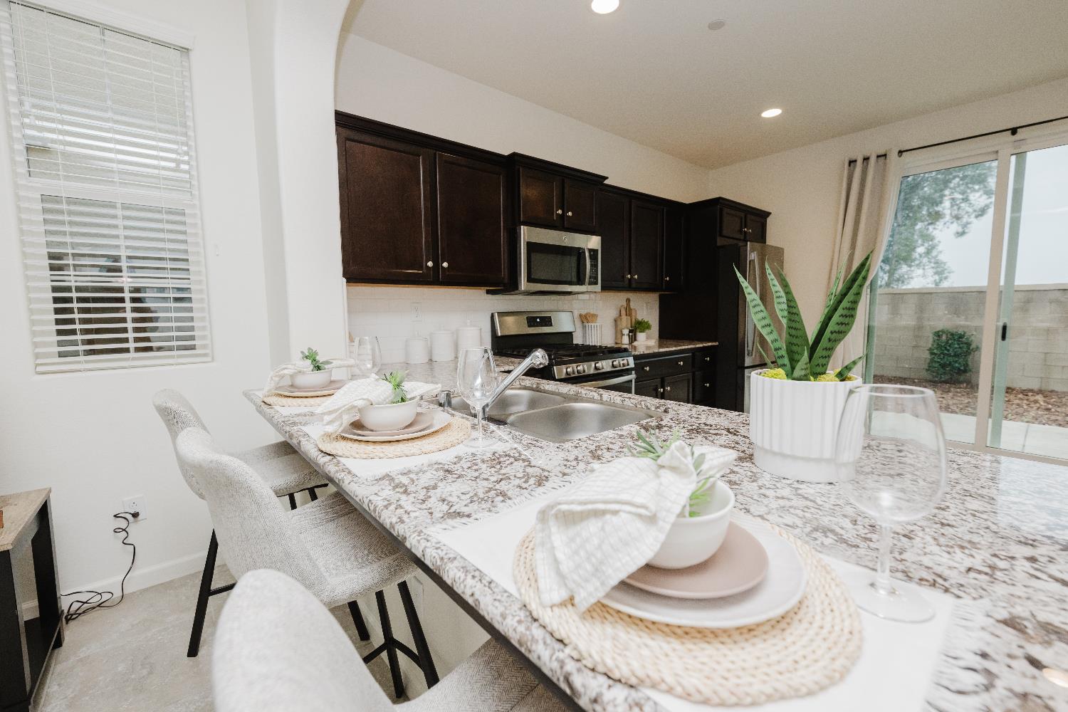 3762 Savant Ln, Clovis, CA 93619