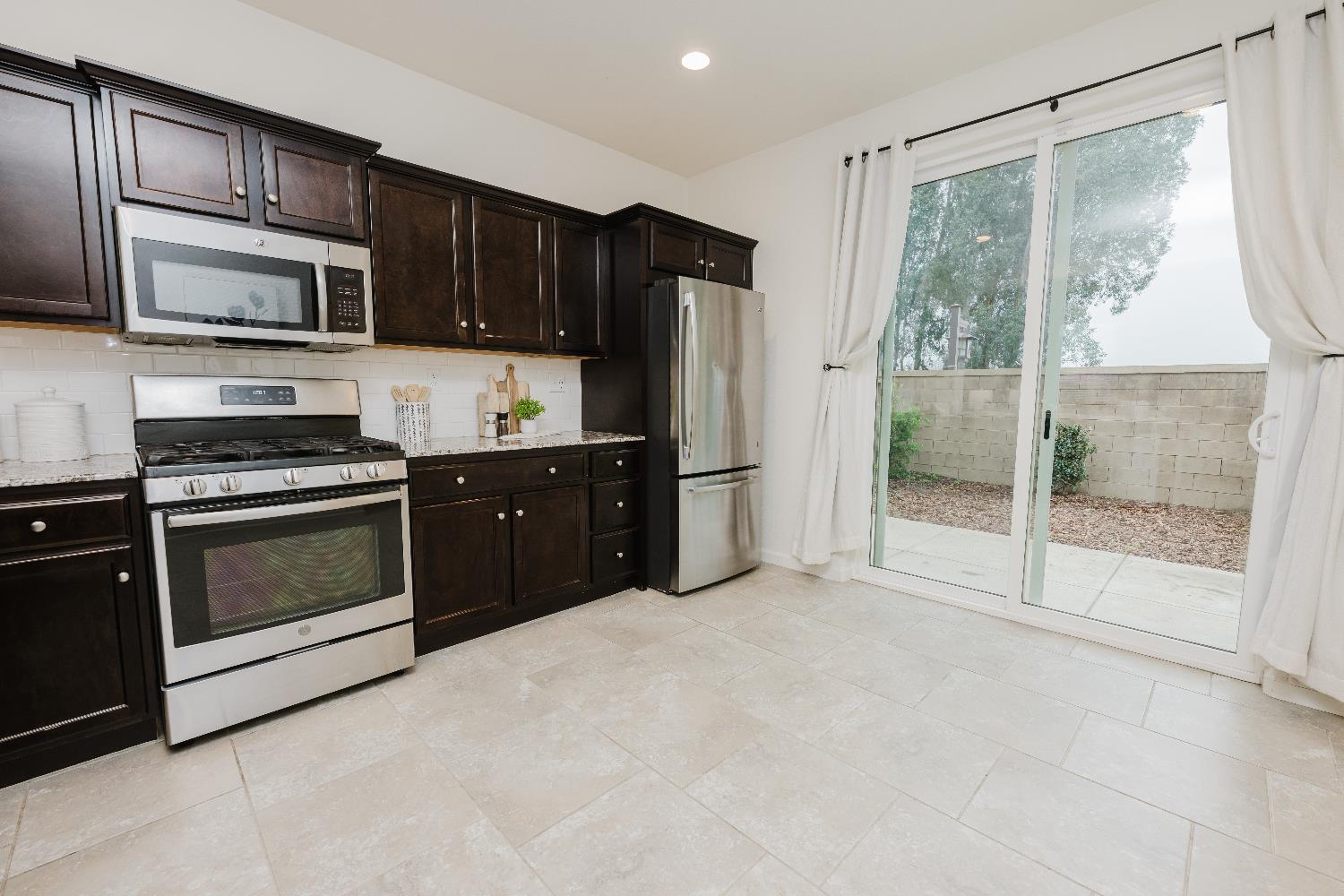 3762 Savant Ln, Clovis, CA 93619