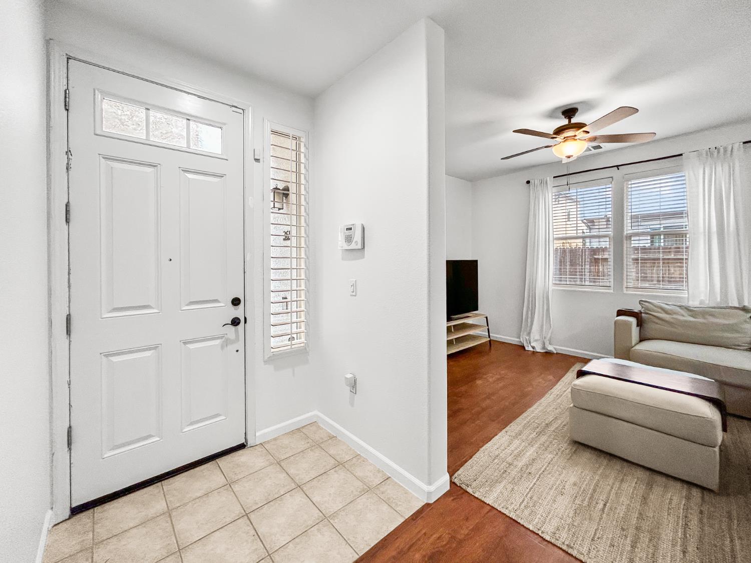 365 N Raphael Ln, Clovis, CA 93611