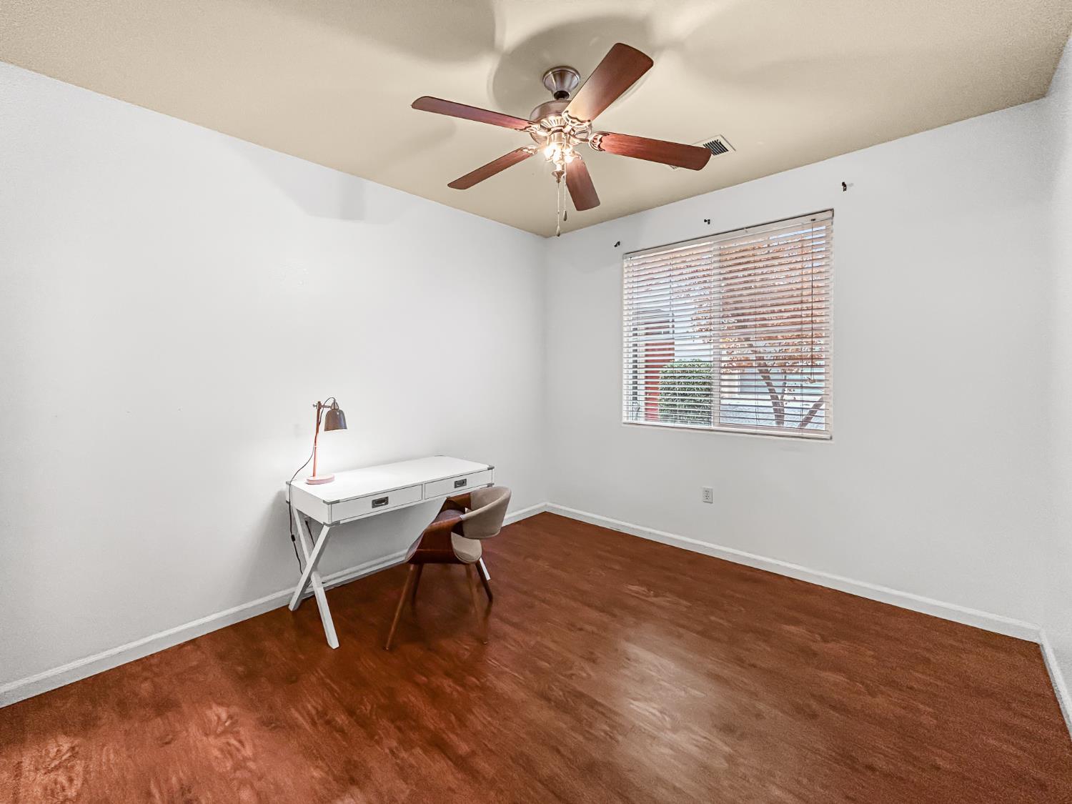 365 N Raphael Ln, Clovis, CA 93611