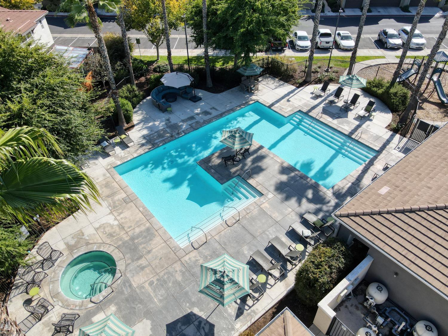 365 N Raphael Ln, Clovis, CA 93611