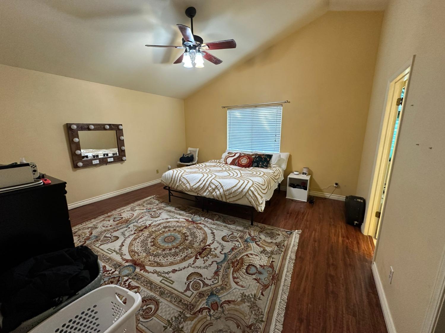 2526 Gibson Ave, Clovis, CA 93611