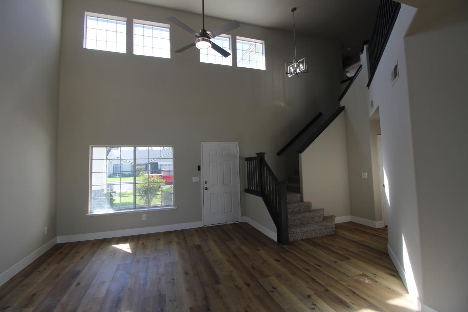 2117 Goshen Ave, Clovis, CA 93611