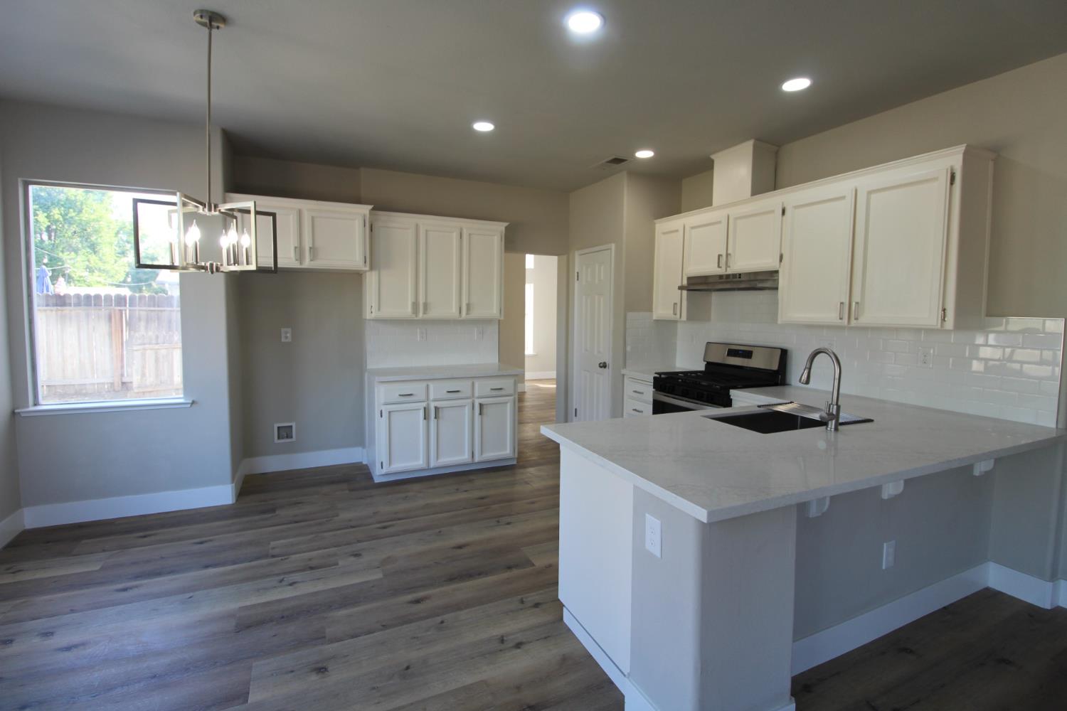 2117 Goshen Ave, Clovis, CA 93611