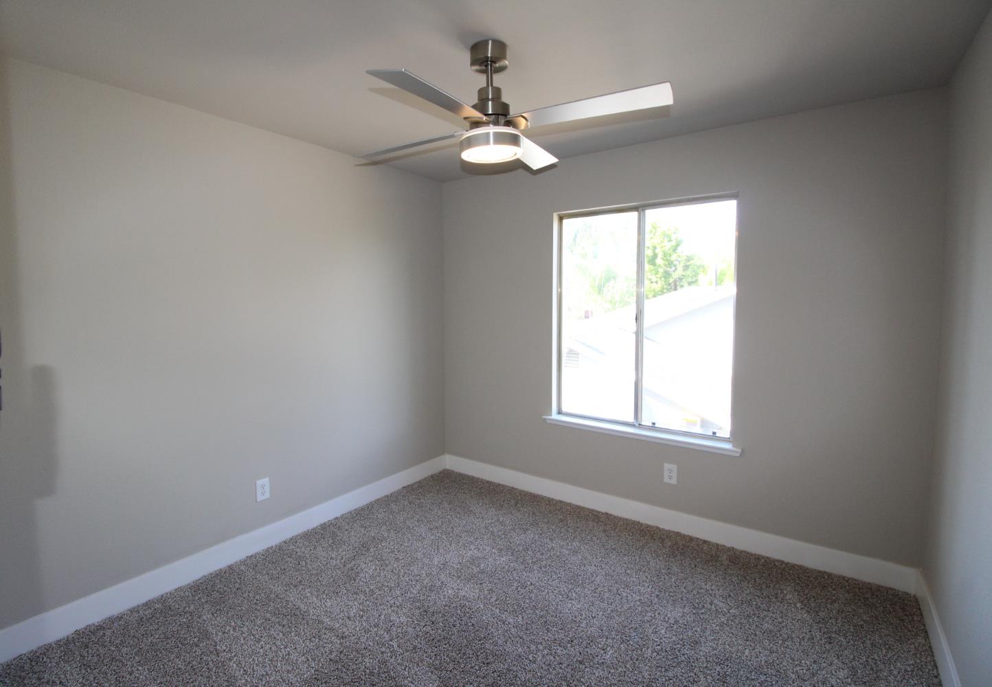 2117 Goshen Ave, Clovis, CA 93611