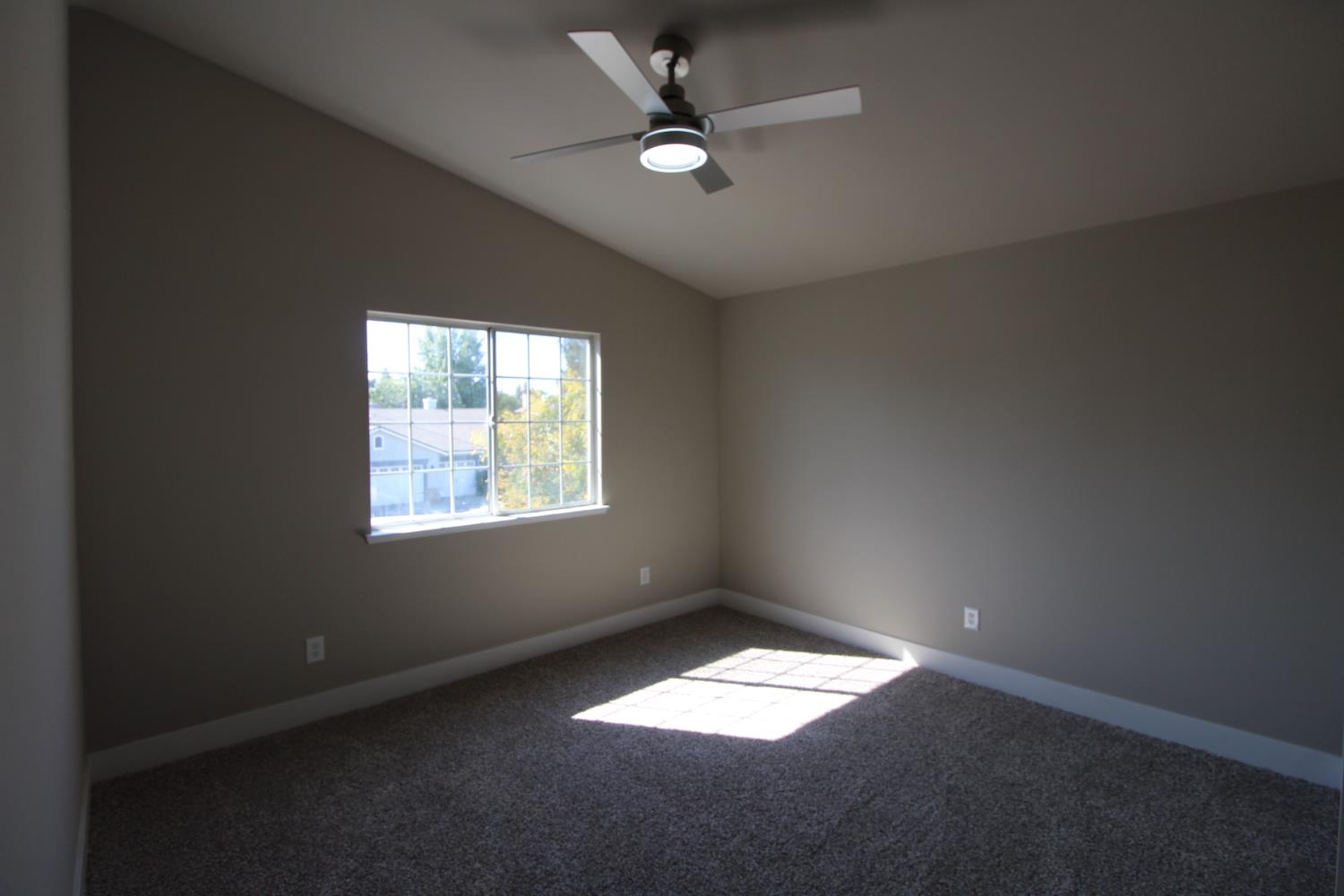 2117 Goshen Ave, Clovis, CA 93611