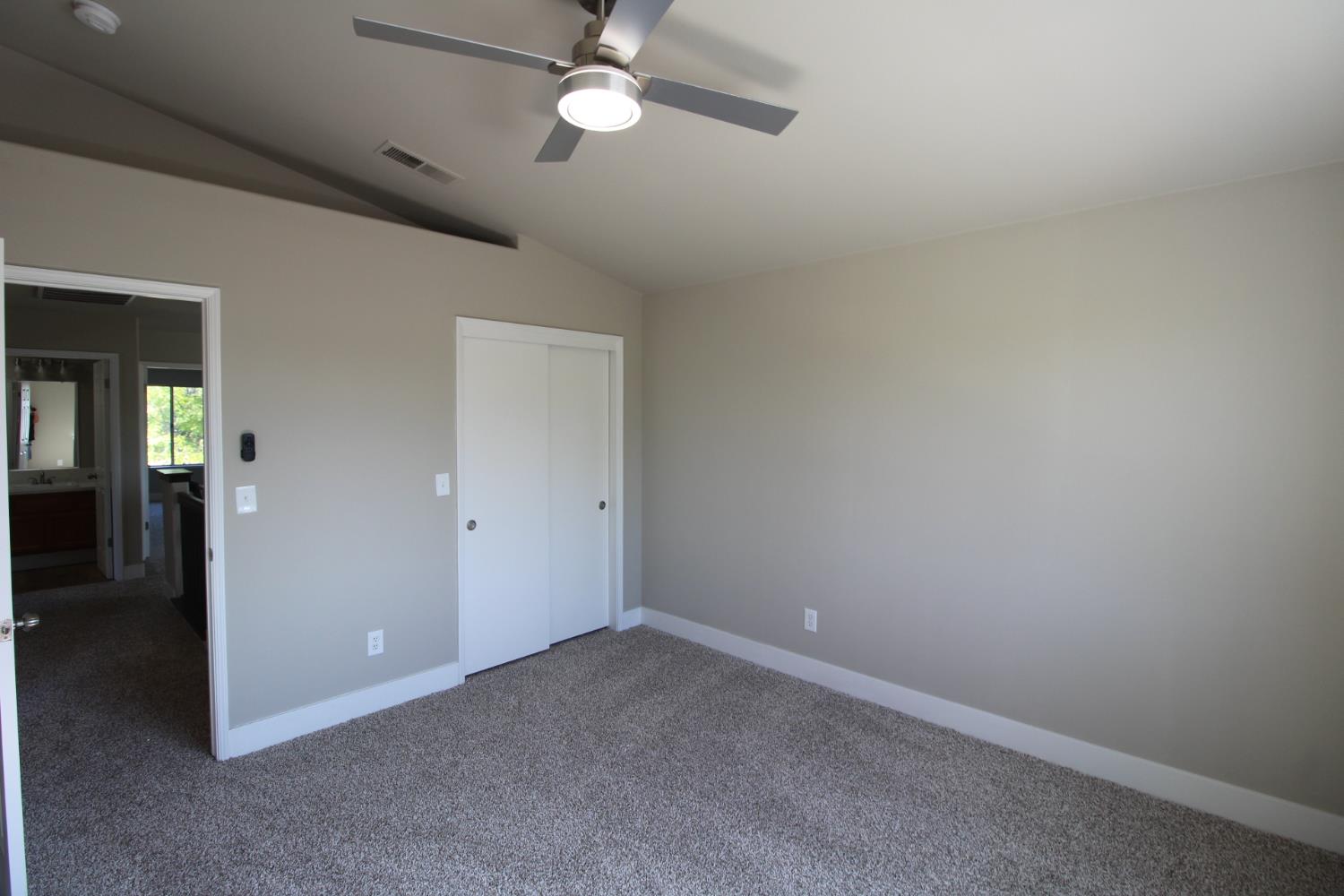 2117 Goshen Ave, Clovis, CA 93611