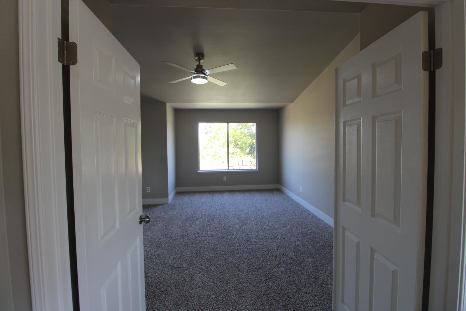 2117 Goshen Ave, Clovis, CA 93611