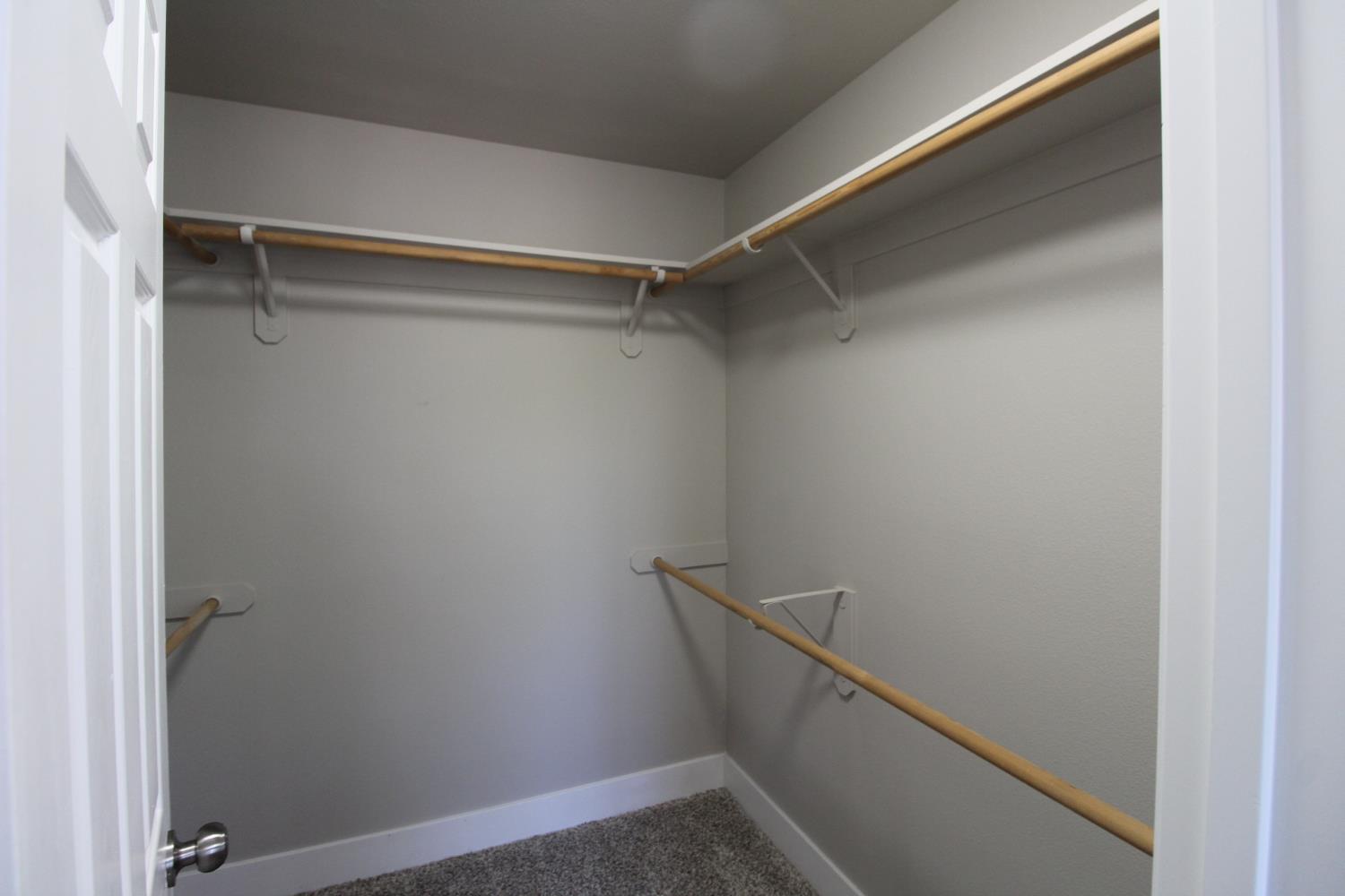 2117 Goshen Ave, Clovis, CA 93611