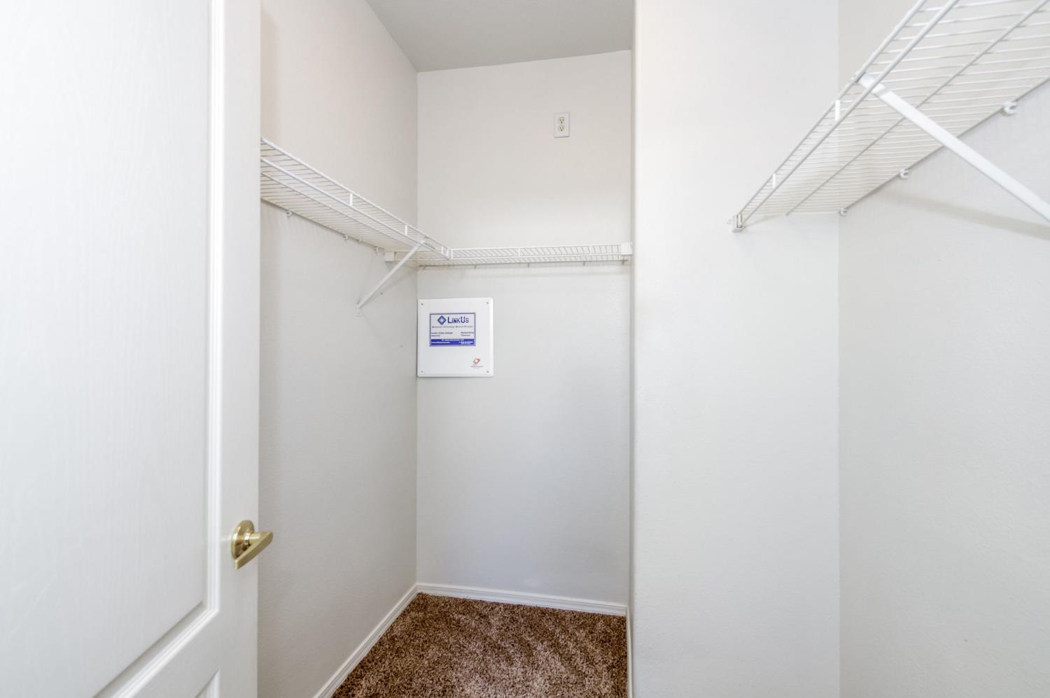 673 W Fontaine Ln, Clovis, CA 93619