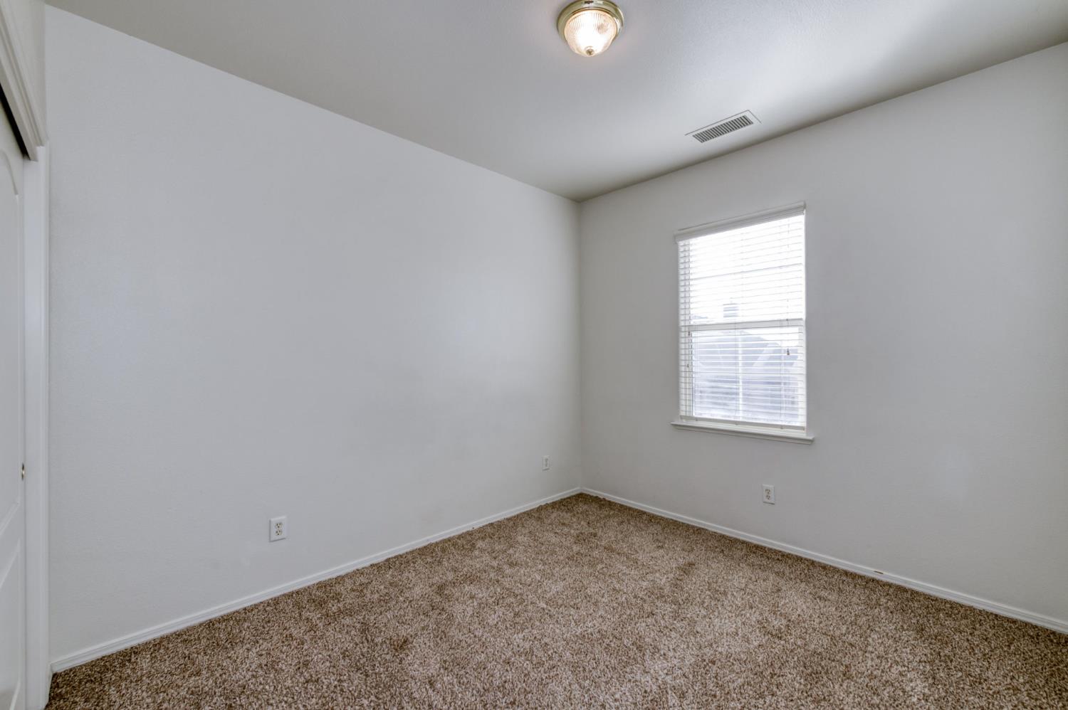 673 W Fontaine Ln, Clovis, CA 93619