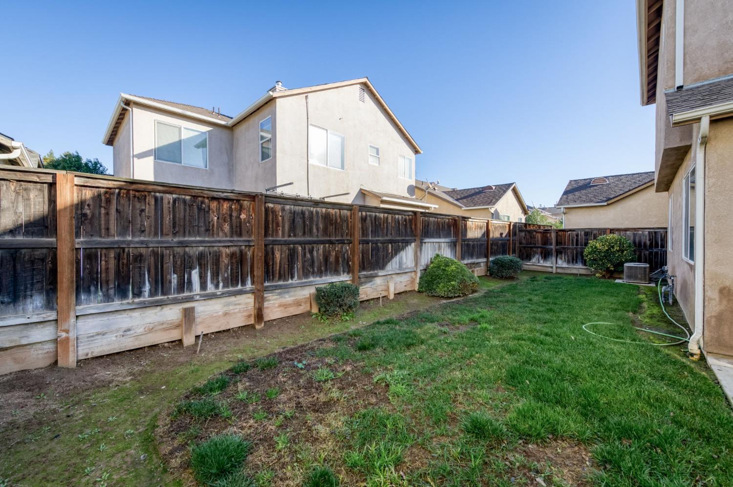 673 W Fontaine Ln, Clovis, CA 93619