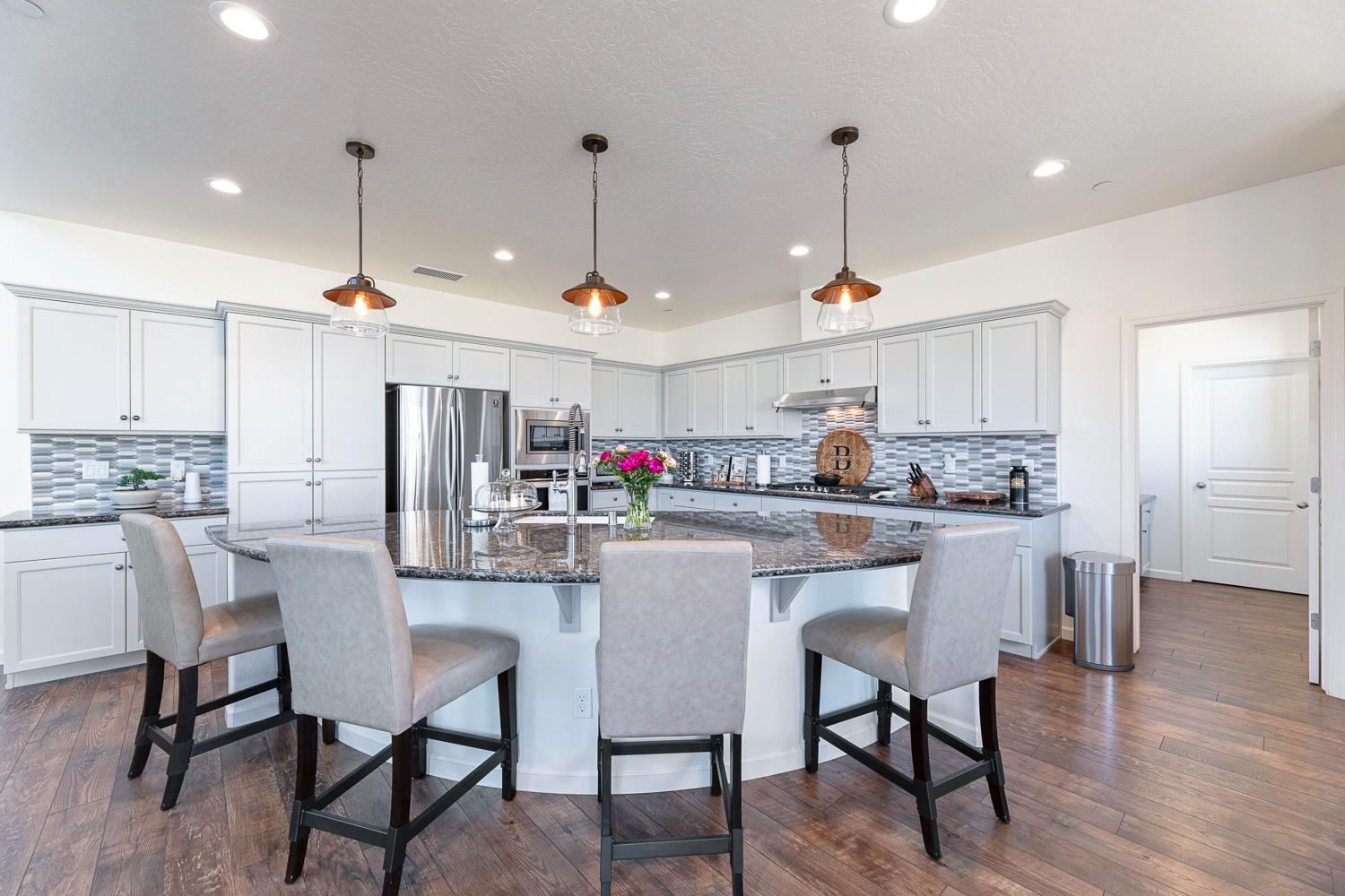 1006 La Canada Ave, Clovis, CA 93619