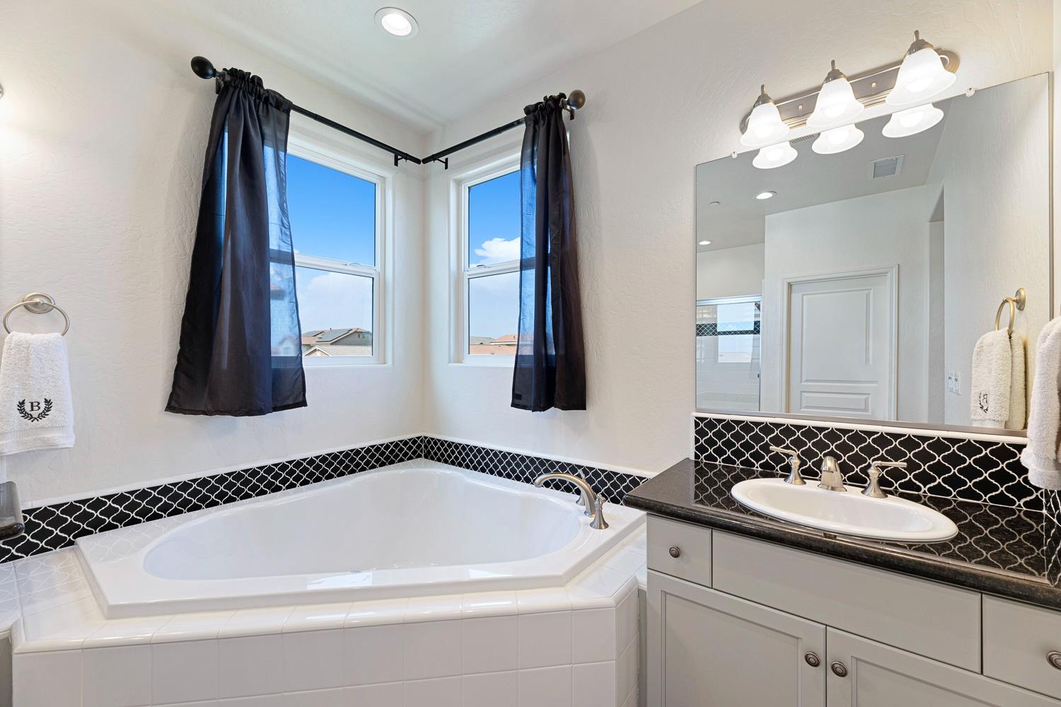 1006 La Canada Ave, Clovis, CA 93619