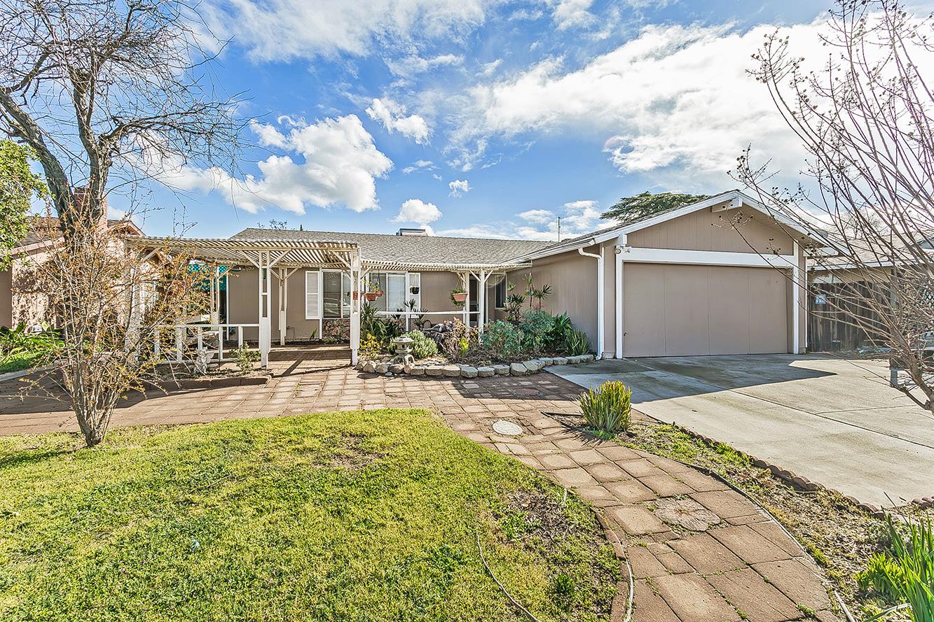 3025 Timmy Ave, Clovis, CA 93612