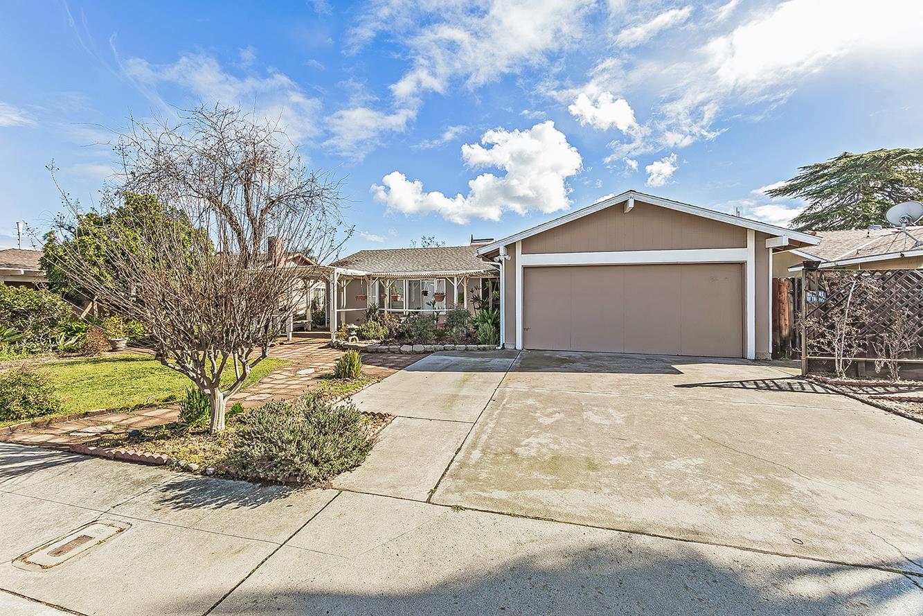 3025 Timmy Ave, Clovis, CA 93612