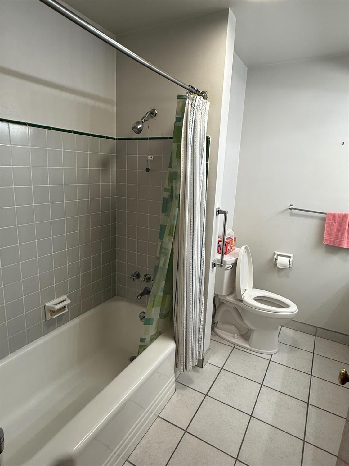 2825 N Hulbert Ave, Fresno, CA 93705