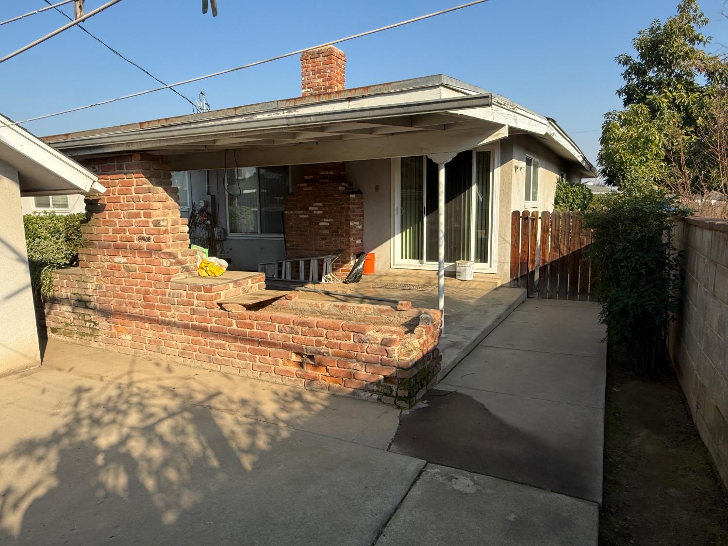 2825 N Hulbert Ave, Fresno, CA 93705