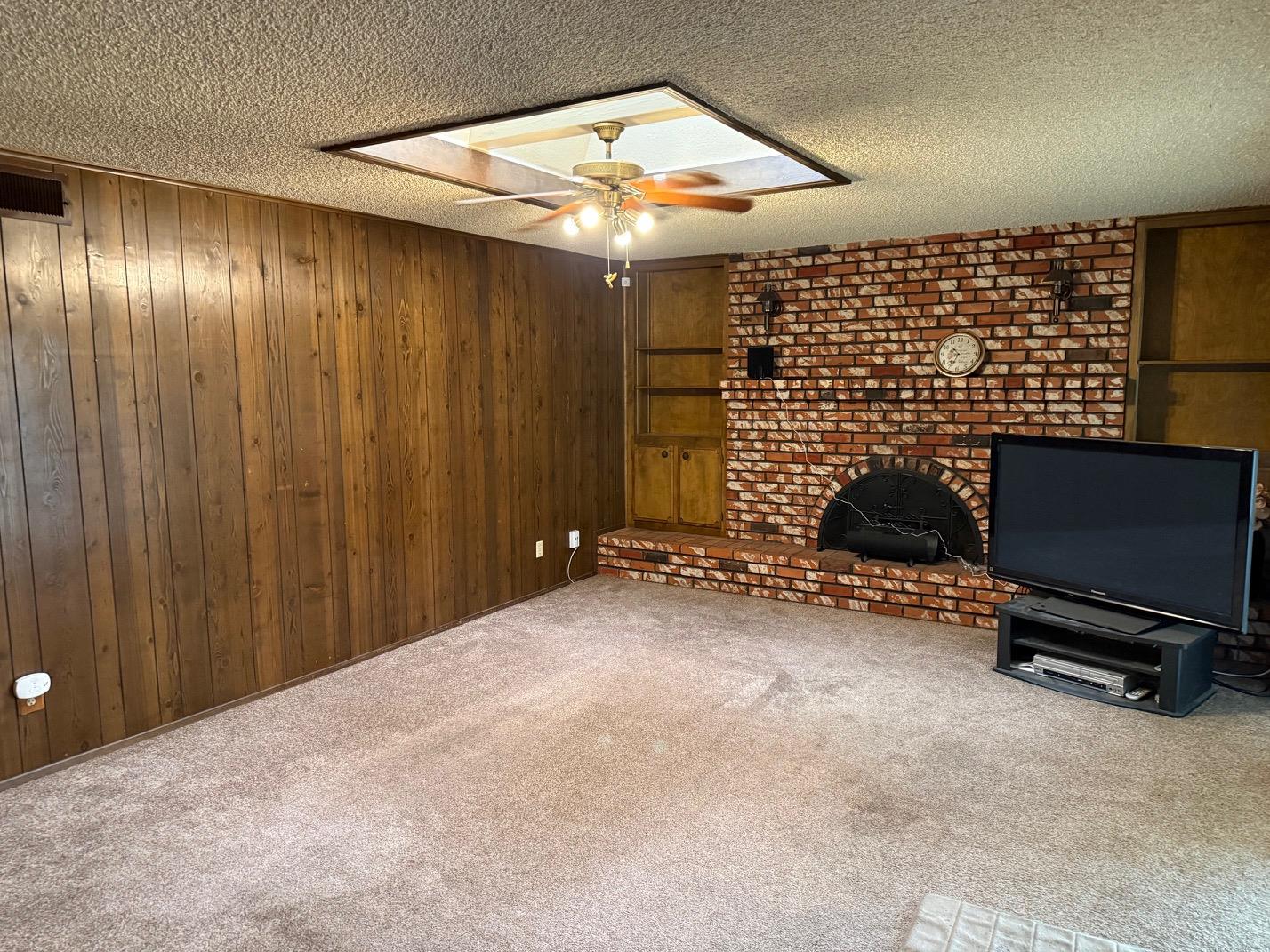 1389 W Warner Ave, Fresno, CA 93711