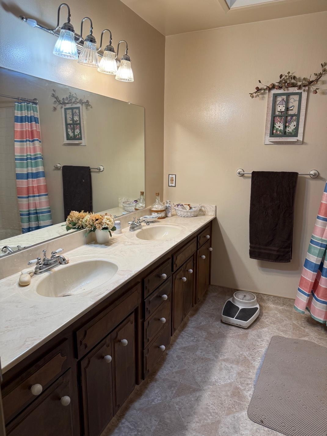 1389 W Warner Ave, Fresno, CA 93711