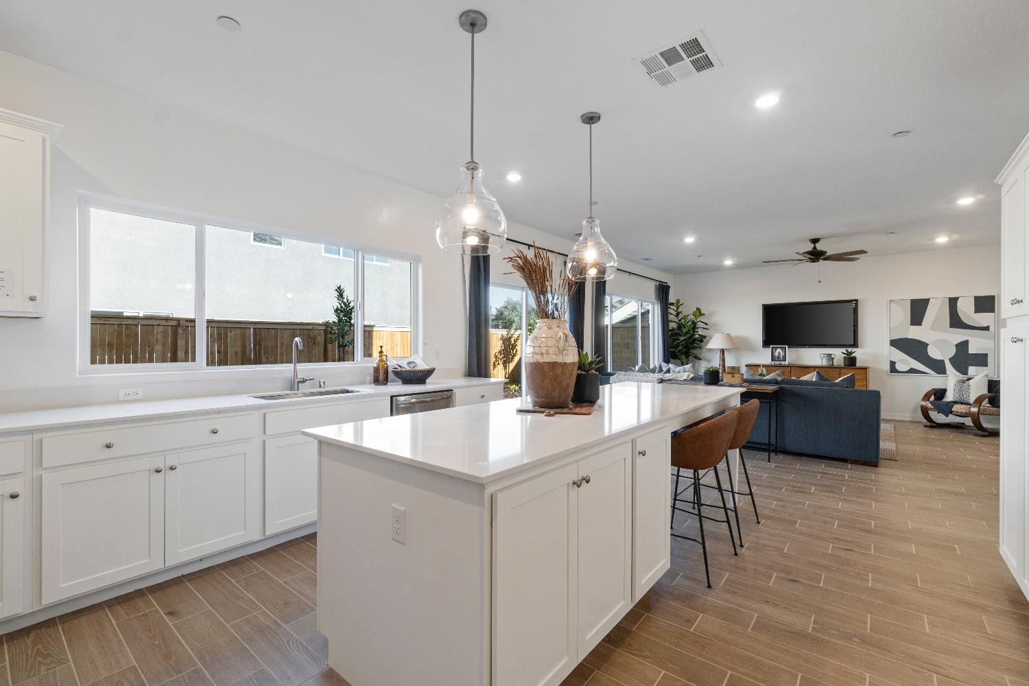 1059 Springtime Ave, Clovis, CA 93619