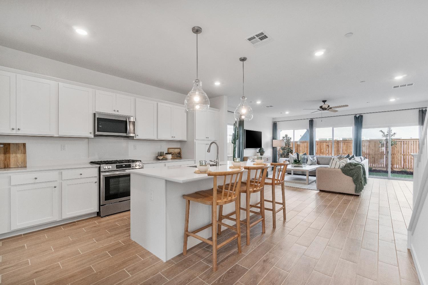 1053 Springtime Ave, Clovis, CA 93619