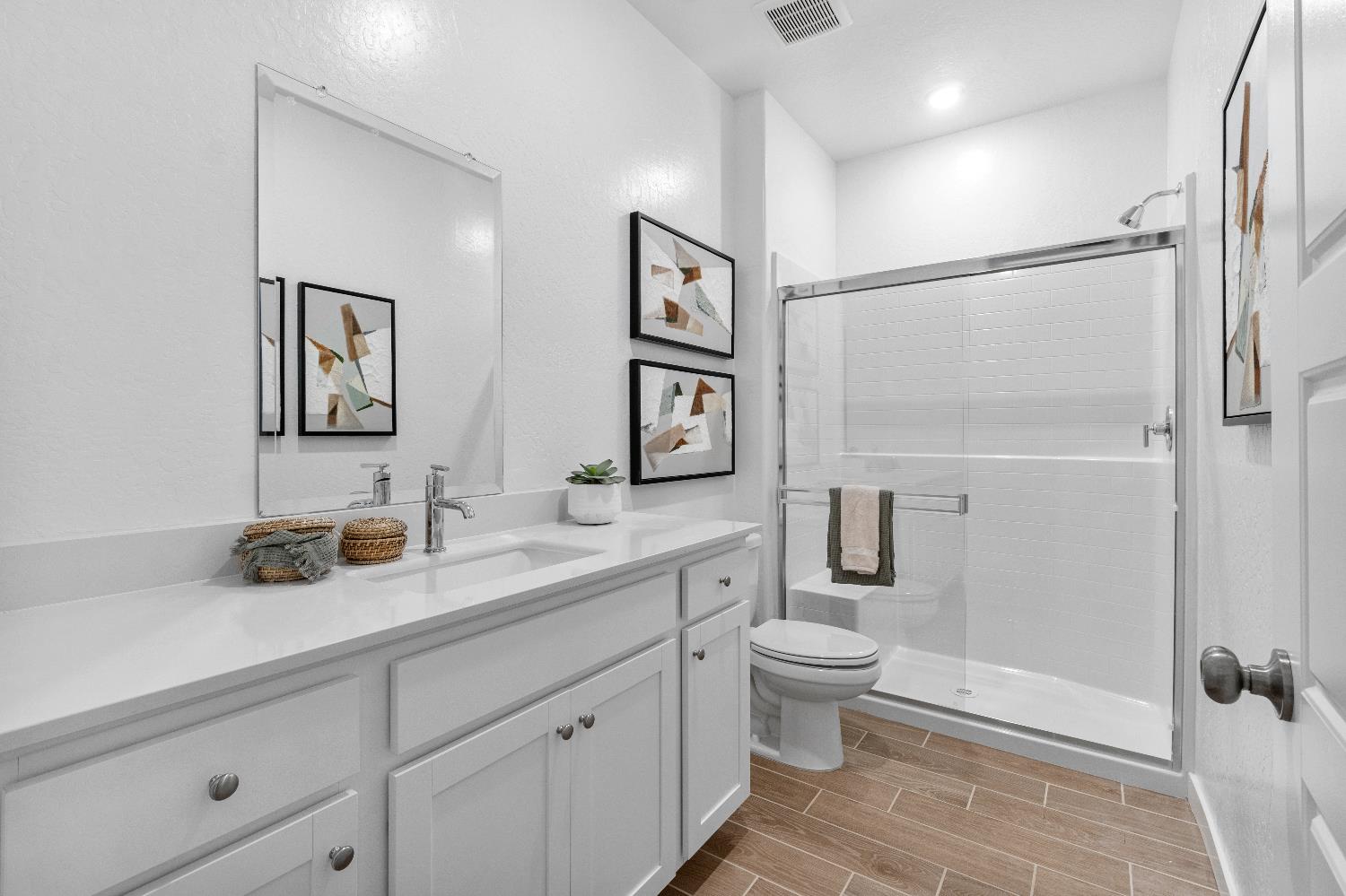 1053 Springtime Ave, Clovis, CA 93619