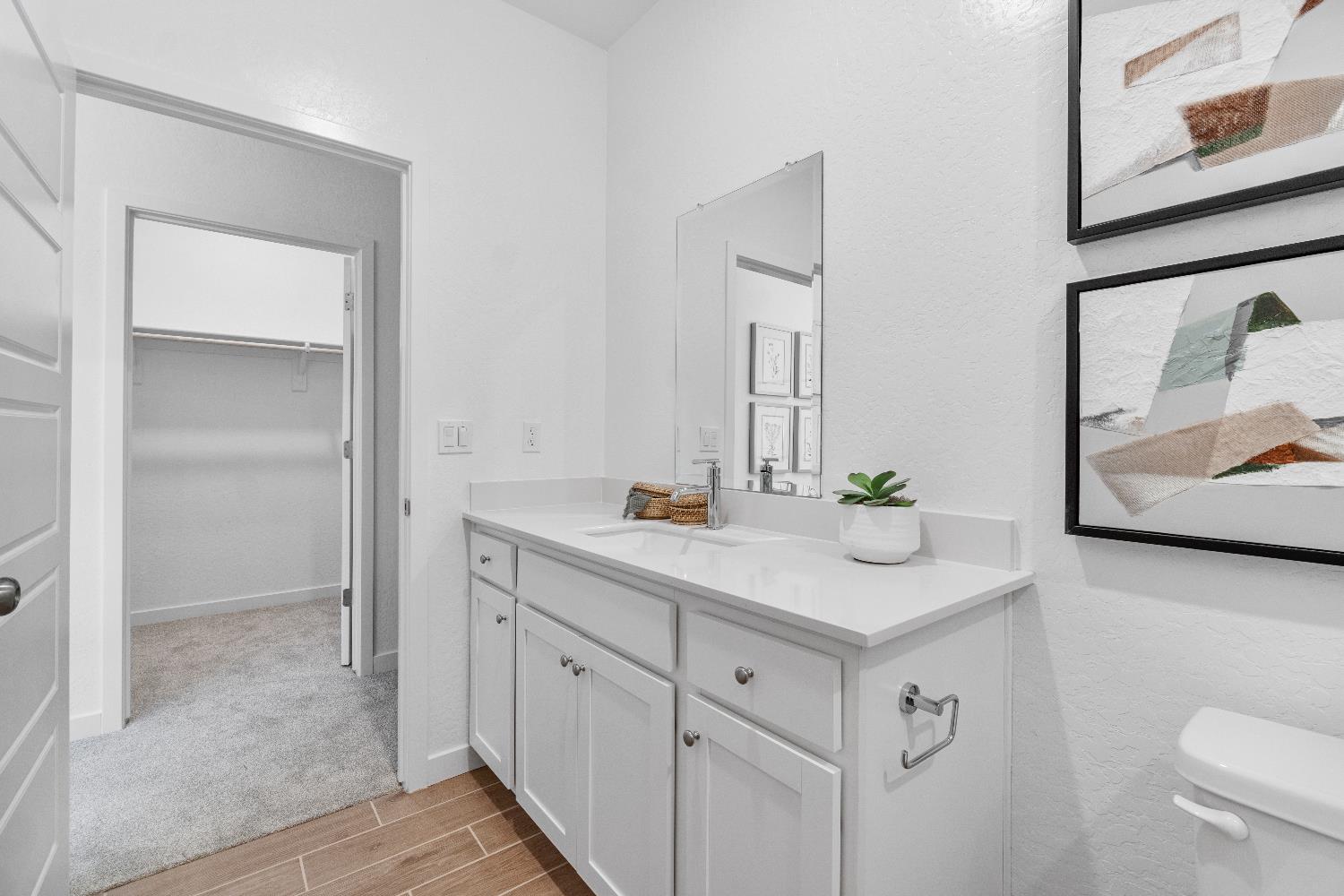 1053 Springtime Ave, Clovis, CA 93619