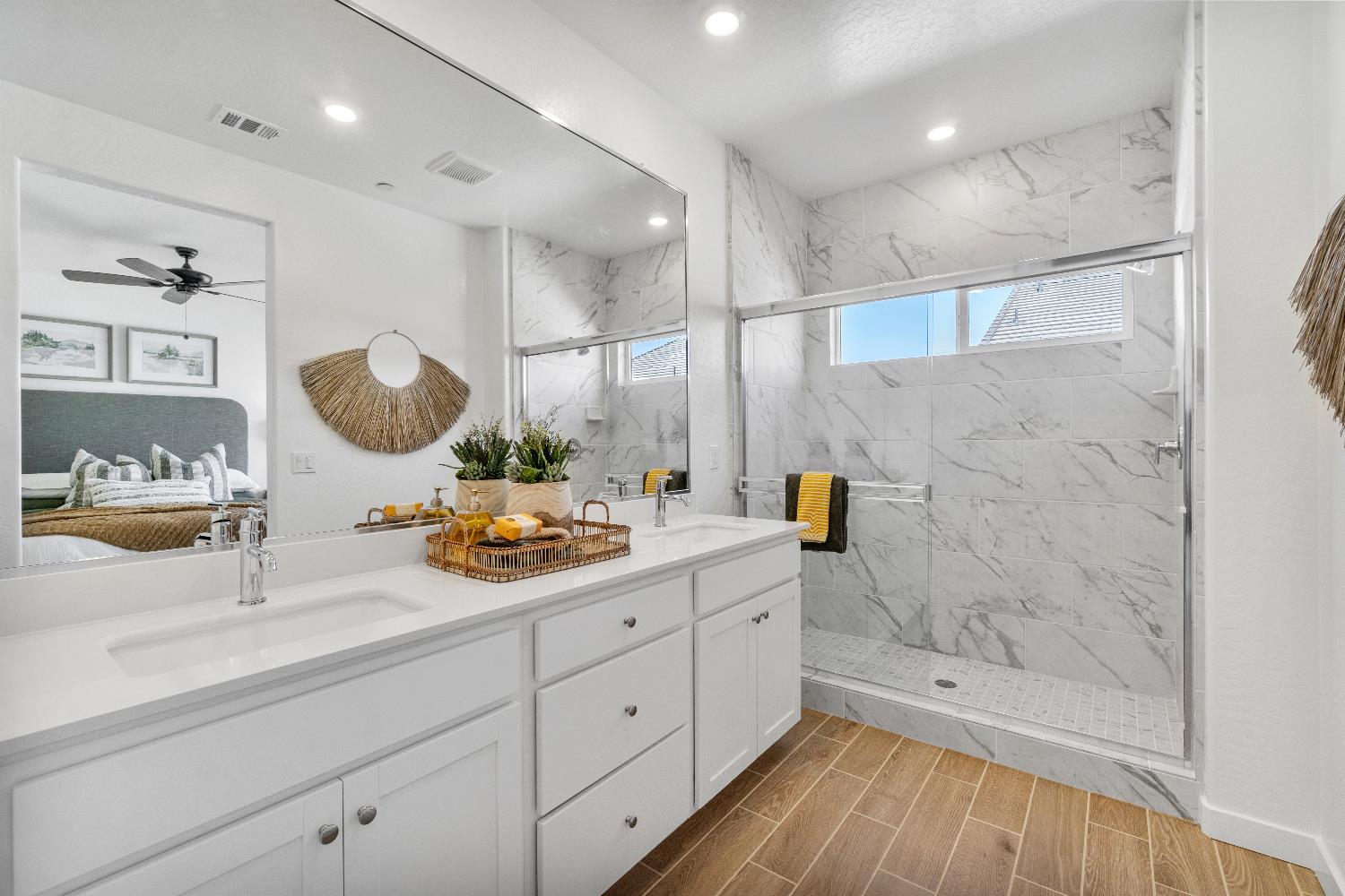 1053 Springtime Ave, Clovis, CA 93619