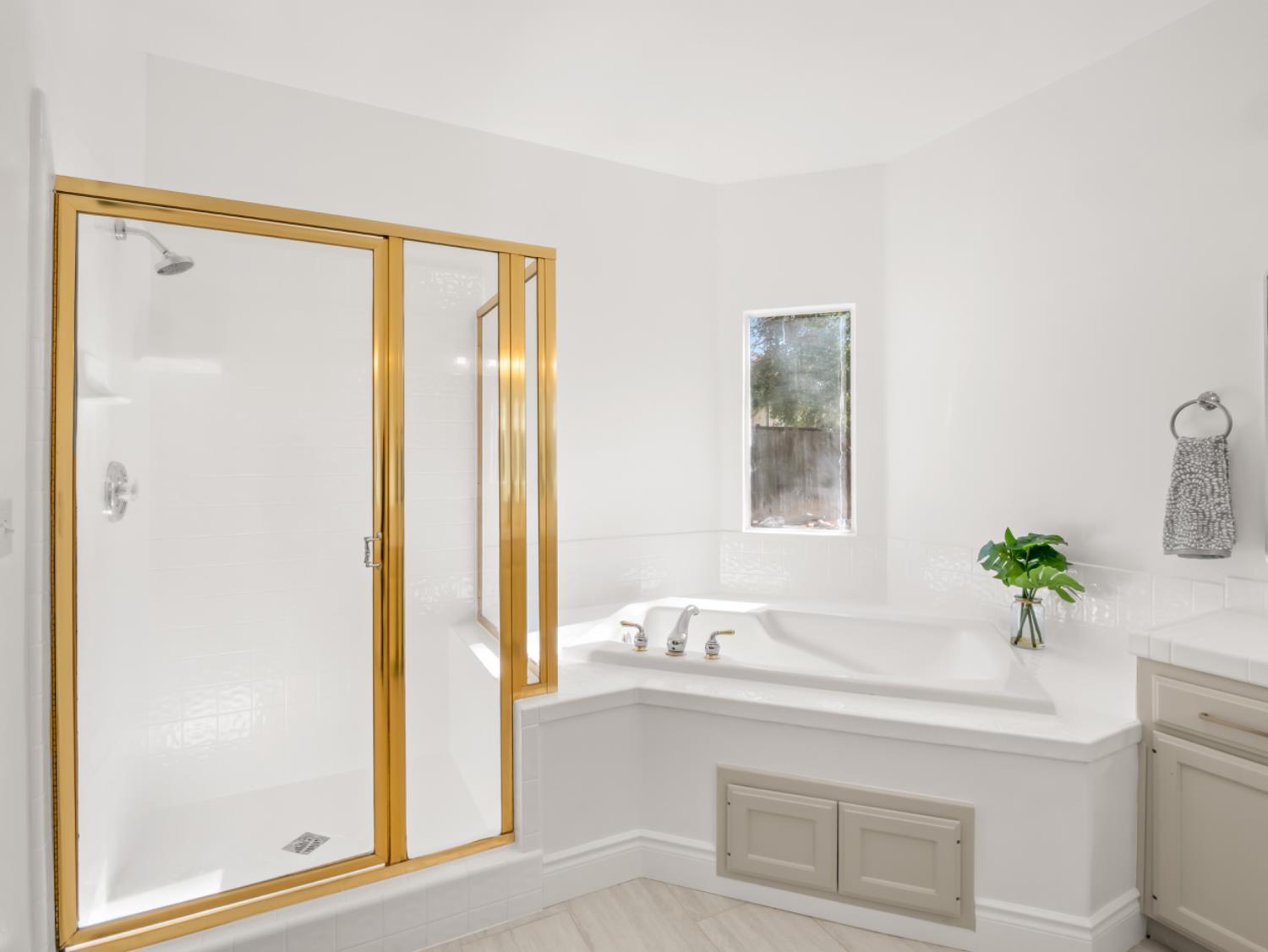 637 Coventry Ave, Clovis, CA 93611