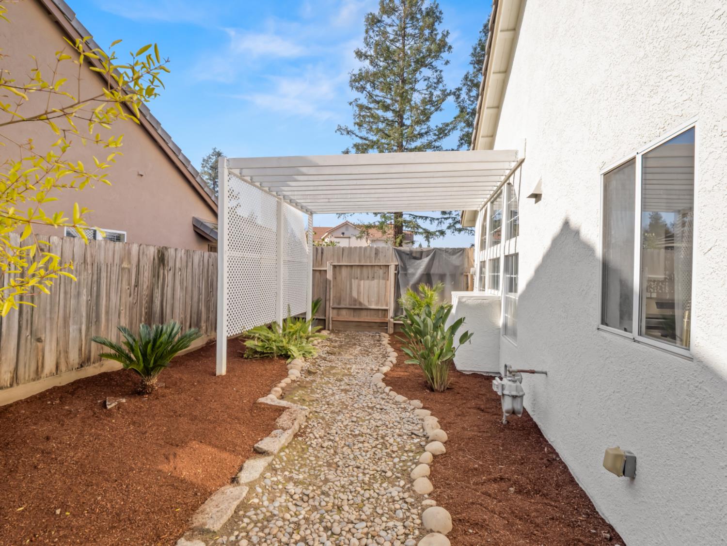 637 Coventry Ave, Clovis, CA 93611