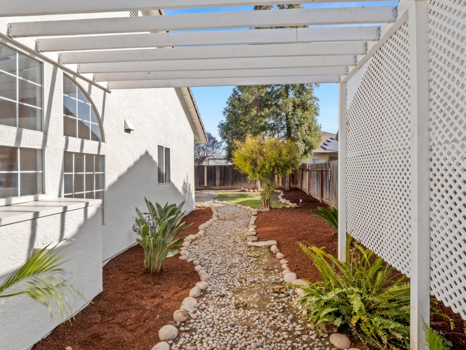 637 Coventry Ave, Clovis, CA 93611