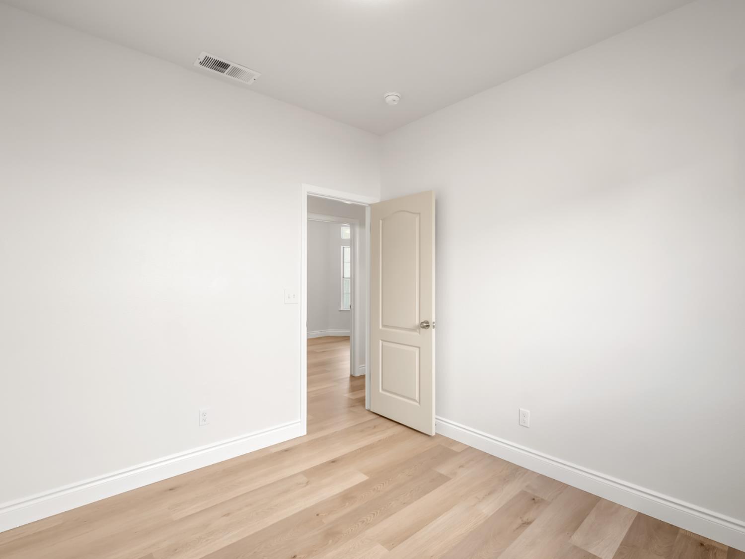 637 Coventry Ave, Clovis, CA 93611