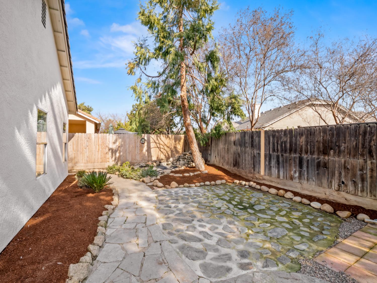 637 Coventry Ave, Clovis, CA 93611