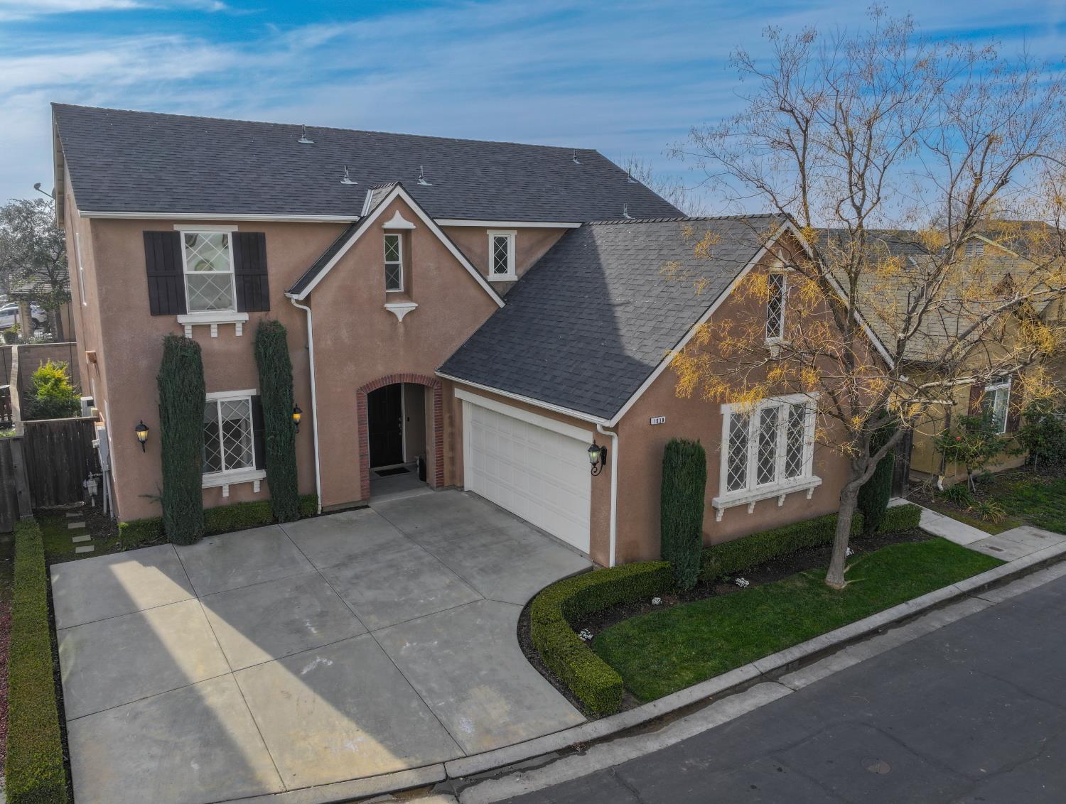 1638 N Mcpherson Ln, Clovis, CA 93619