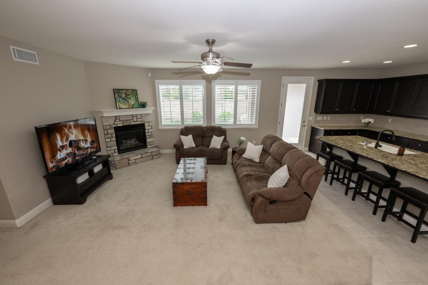 1638 N Mcpherson Ln, Clovis, CA 93619