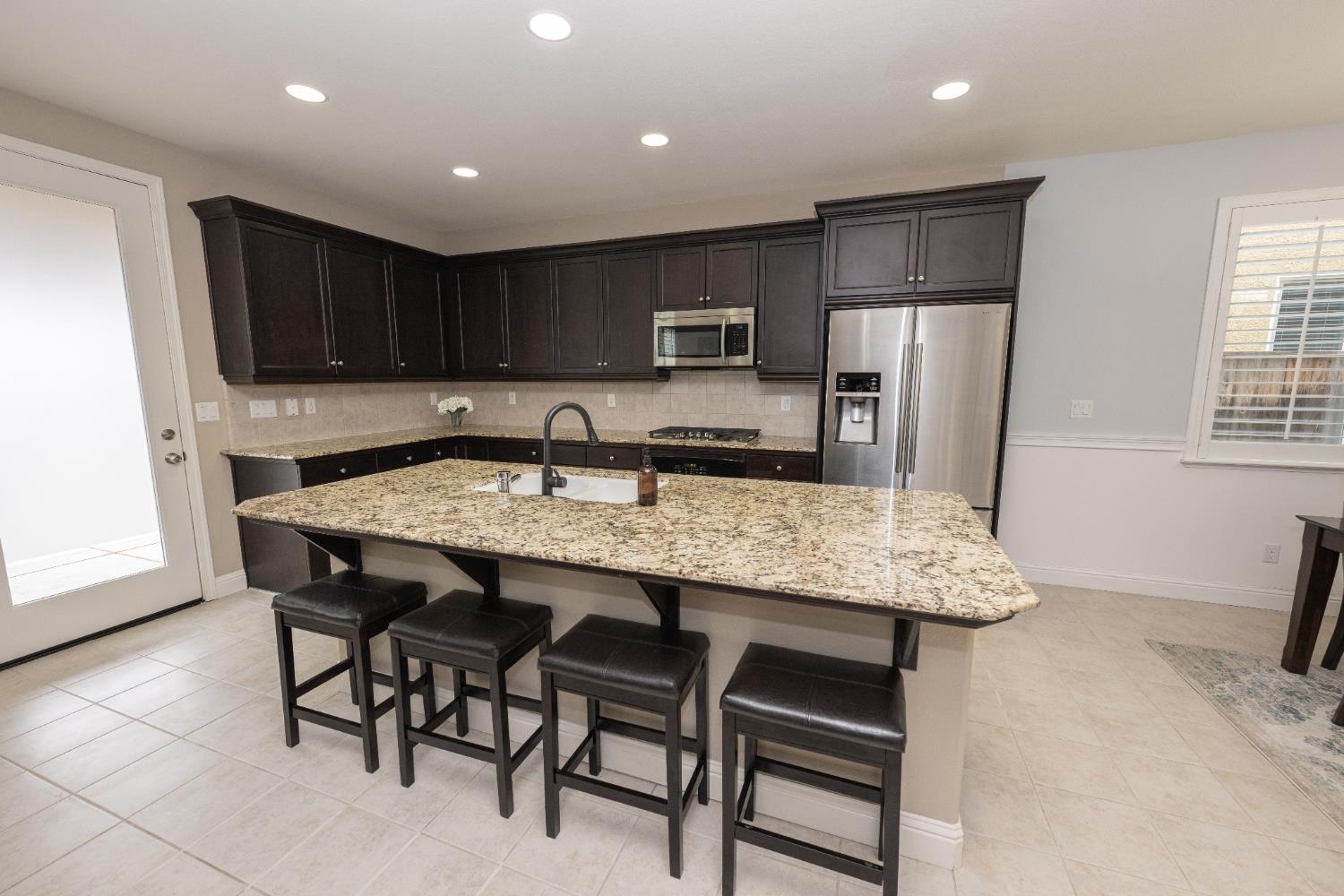 1638 N Mcpherson Ln, Clovis, CA 93619