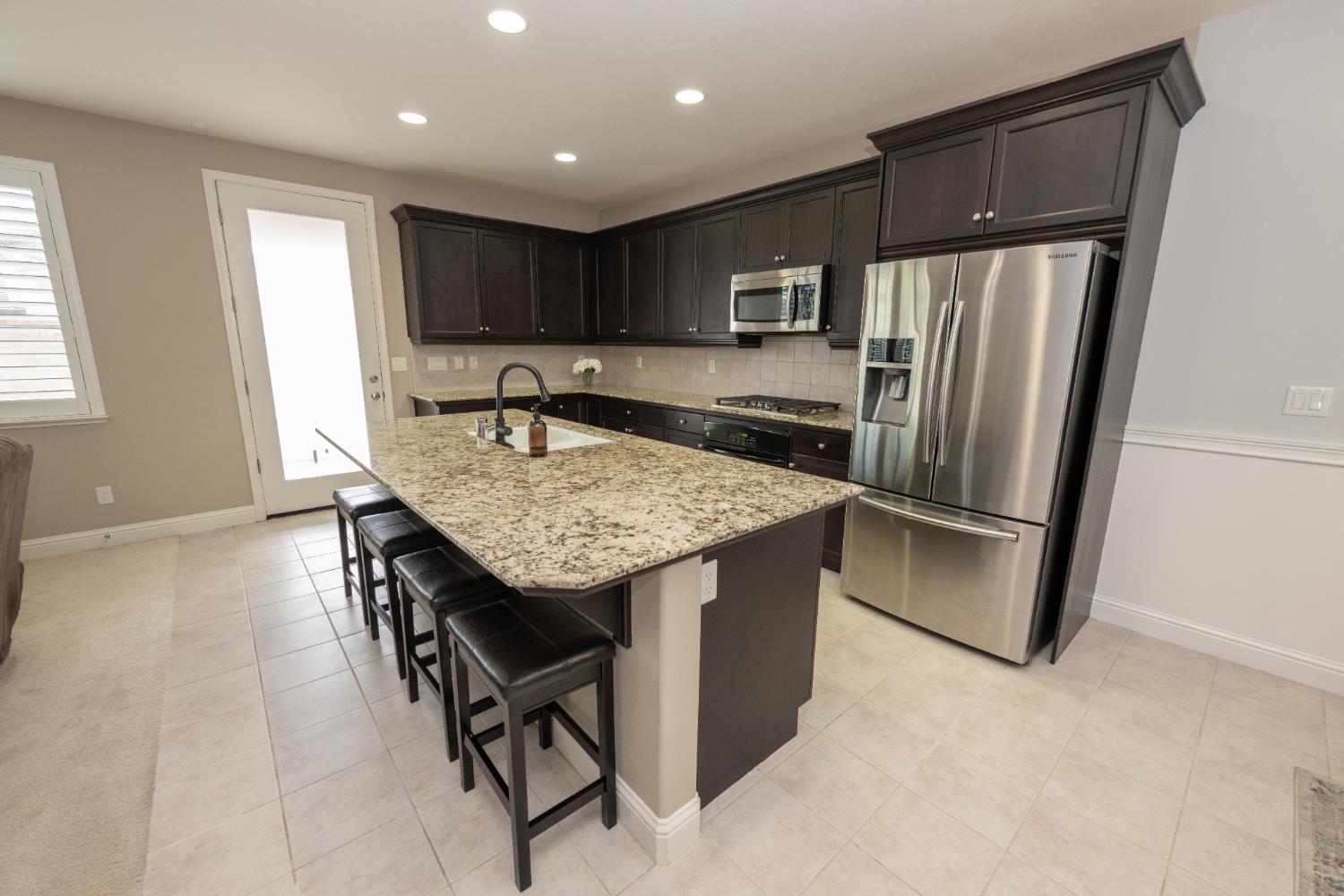 1638 N Mcpherson Ln, Clovis, CA 93619