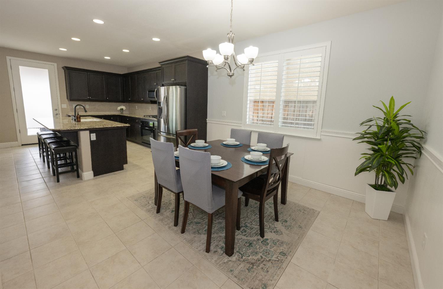 1638 N Mcpherson Ln, Clovis, CA 93619