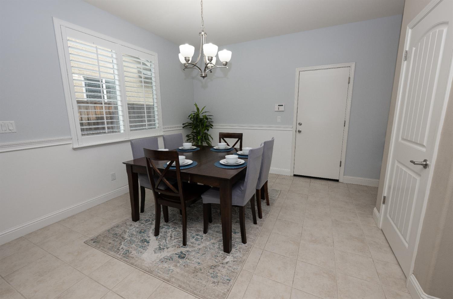 1638 N Mcpherson Ln, Clovis, CA 93619