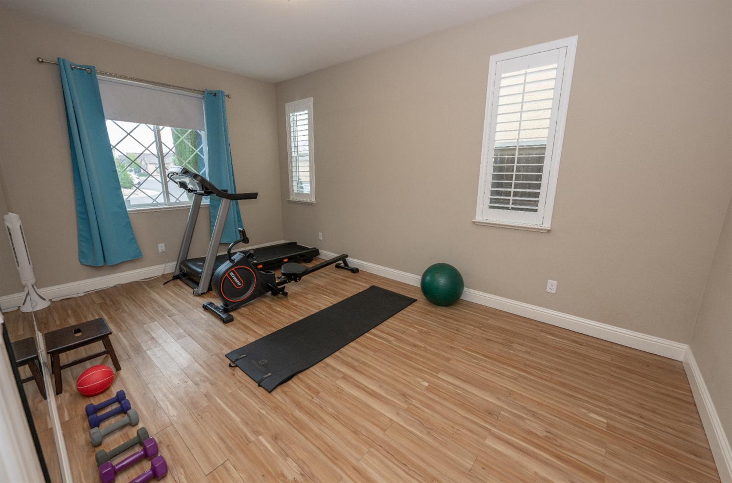 1638 N Mcpherson Ln, Clovis, CA 93619