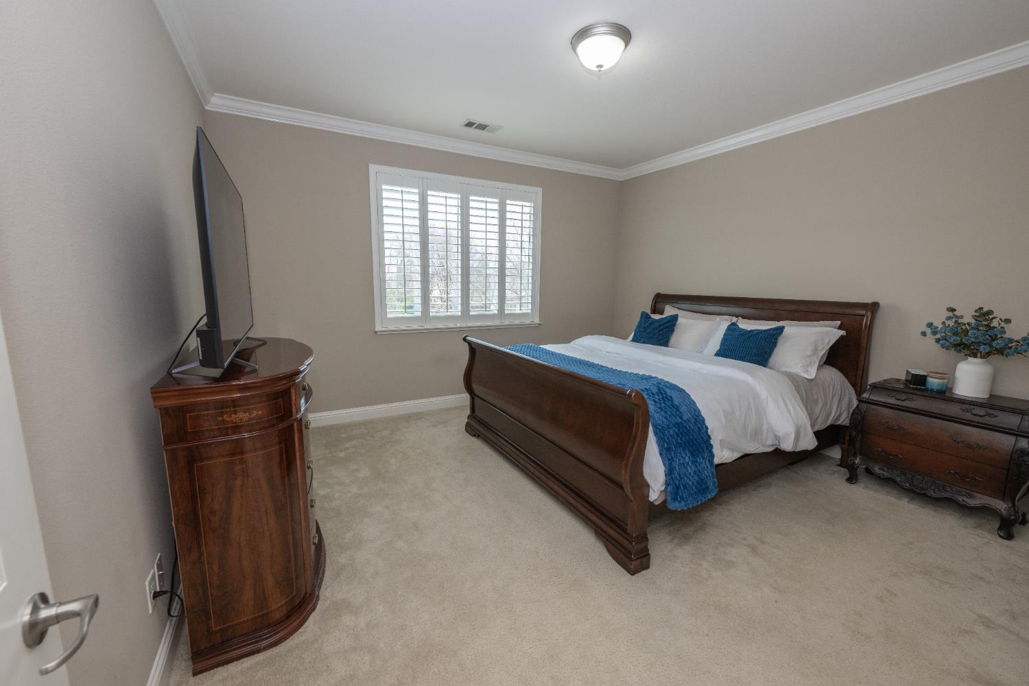 1638 N Mcpherson Ln, Clovis, CA 93619