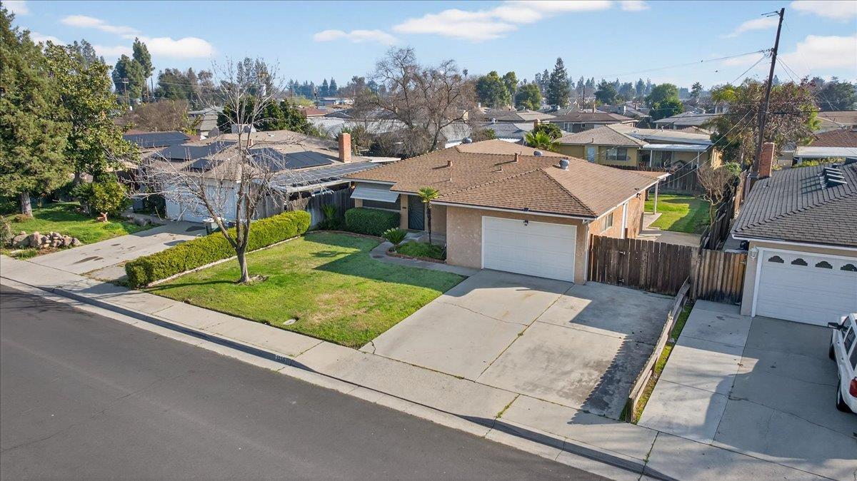1335 Cindy Ave, Clovis, CA 93612
