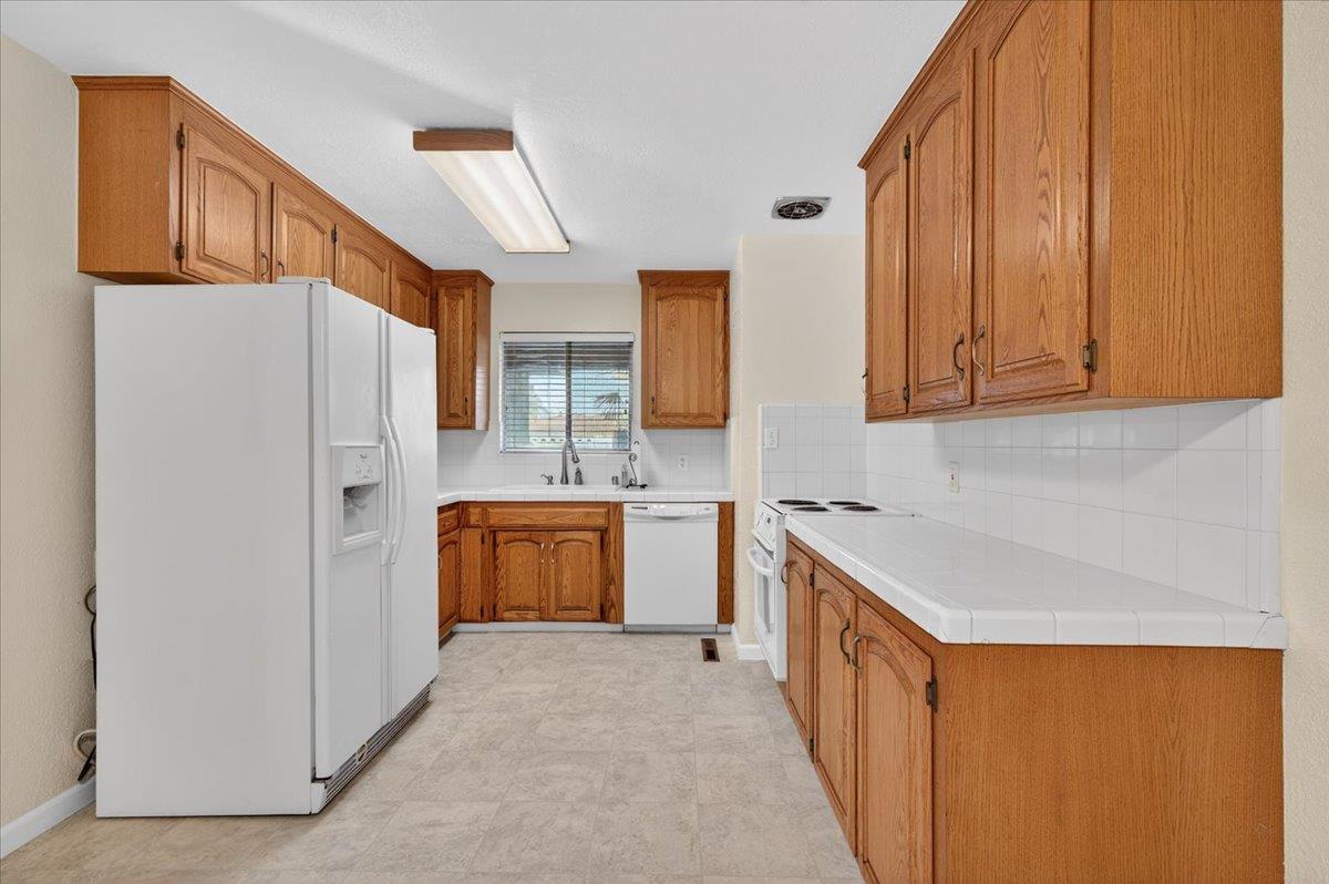 1335 Cindy Ave, Clovis, CA 93612