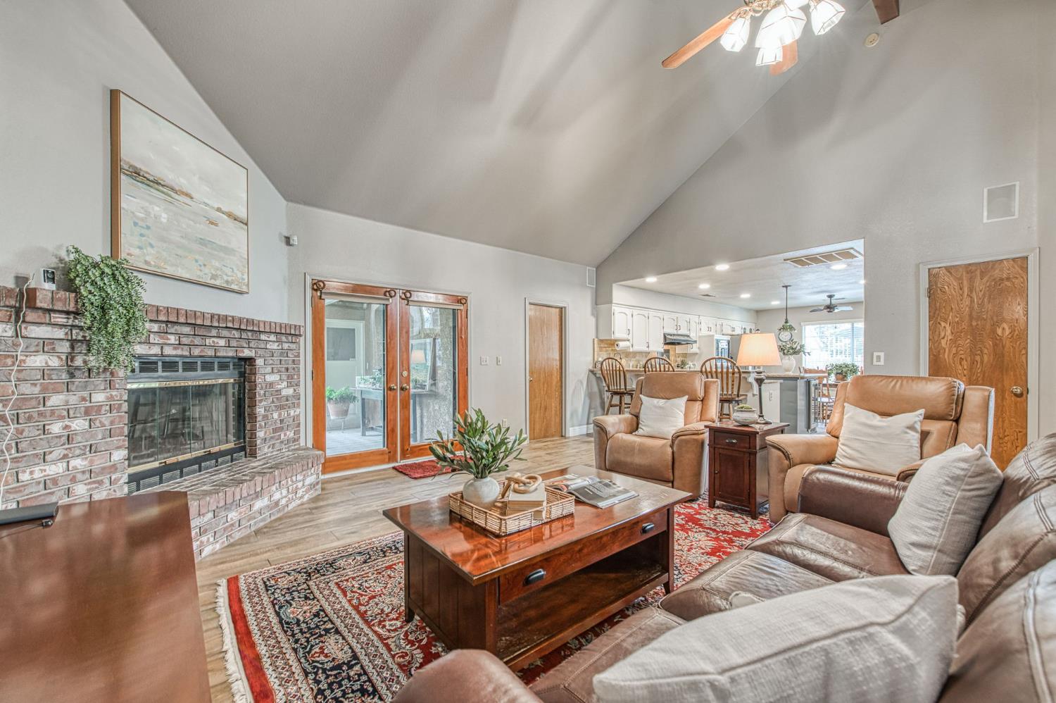 753 Bedford Ave, Clovis, CA 93611