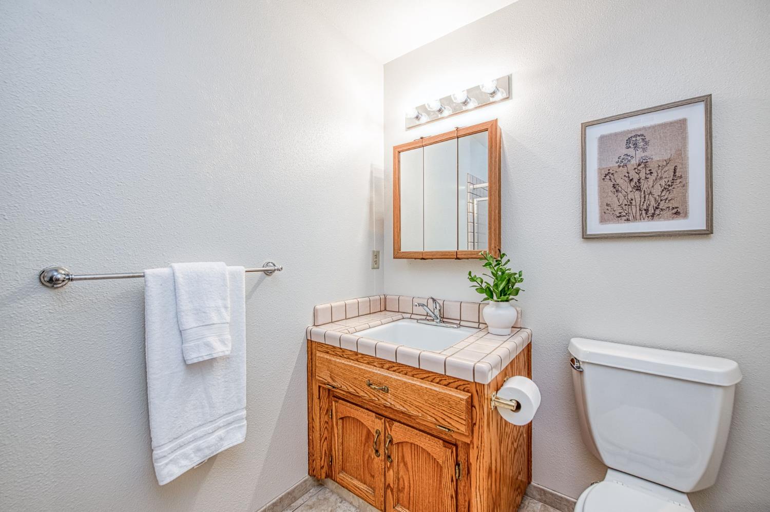 753 Bedford Ave, Clovis, CA 93611