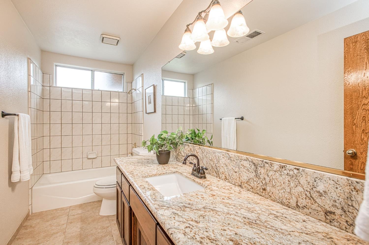 753 Bedford Ave, Clovis, CA 93611