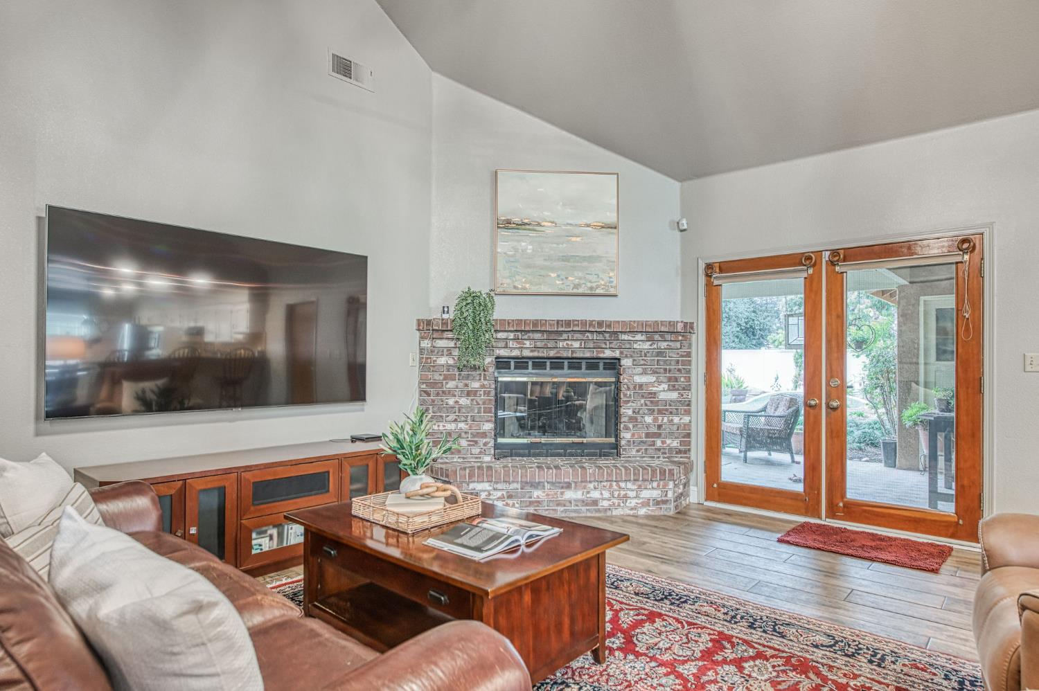 753 Bedford Ave, Clovis, CA 93611